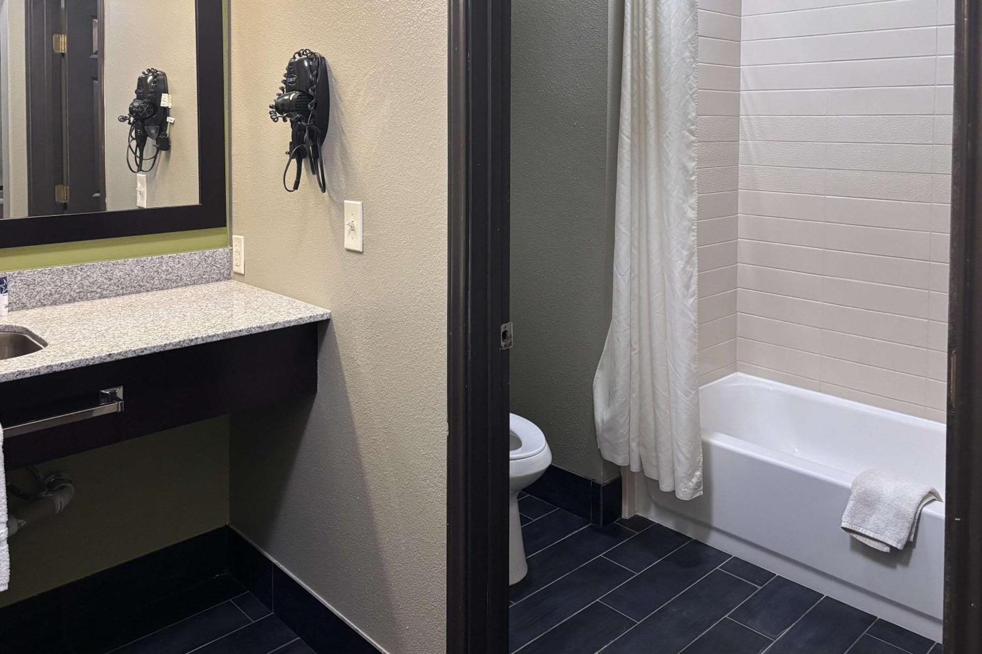Rodeway Inn Dilley エクステリア 写真