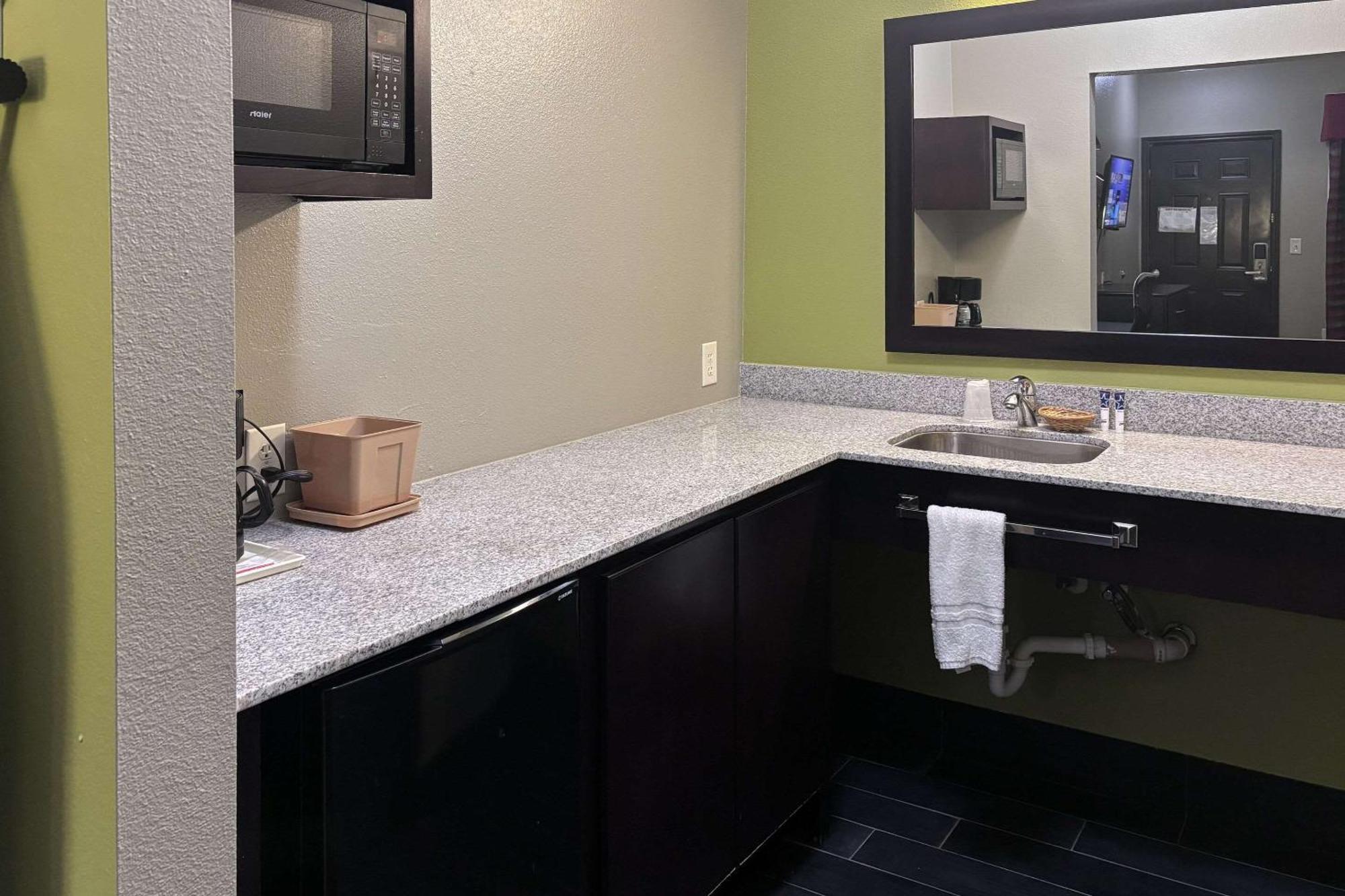 Rodeway Inn Dilley エクステリア 写真